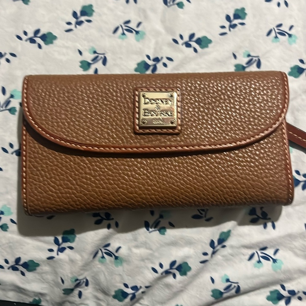 Dooney checking Wallet